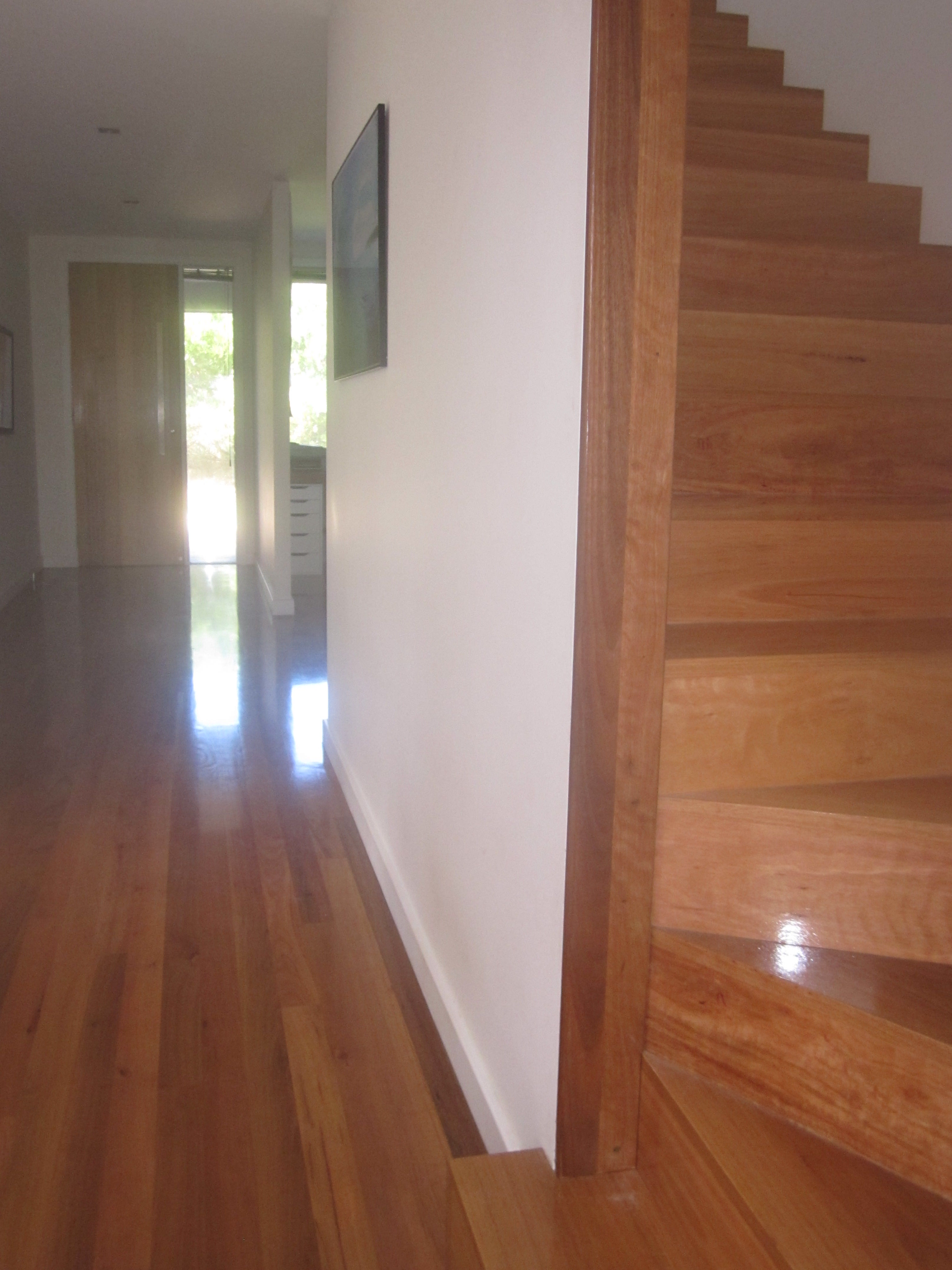 Stairwell with hidden stringer
